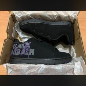 ** NWT OZZY COLLECTORS  ITEM. **  Black Sabbath/ DC Shoes Collab